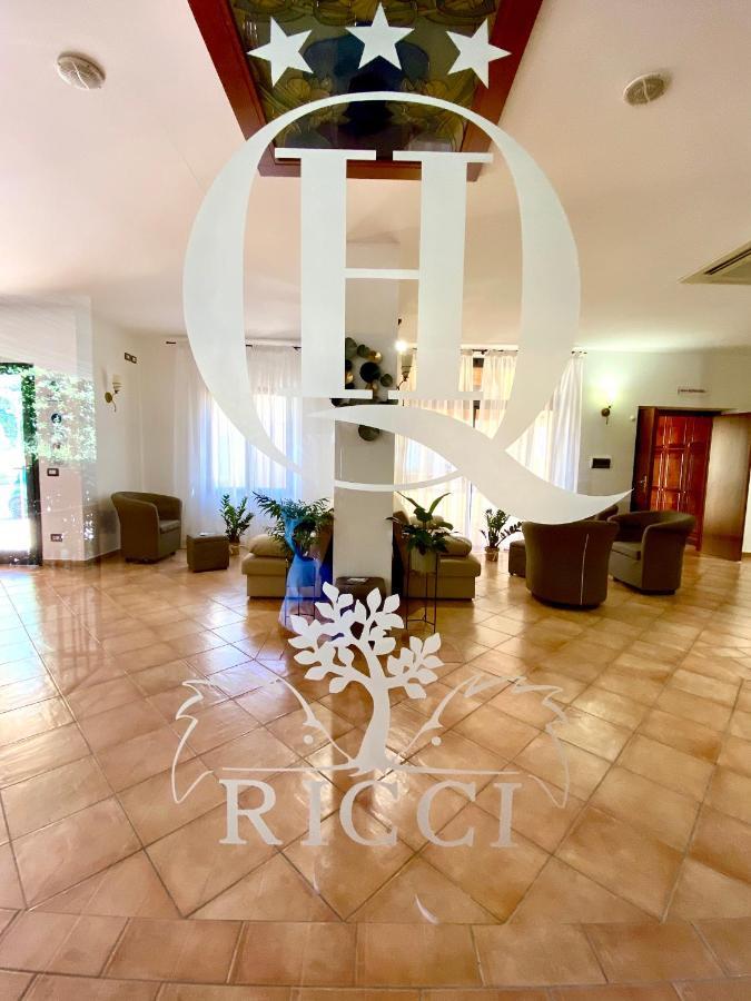 Hotel Ristorante Le Querciolaie Dei Ricci 폰테블란다 외부 사진
