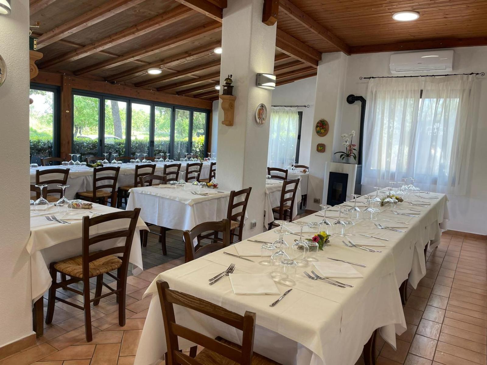 Hotel Ristorante Le Querciolaie Dei Ricci 폰테블란다 외부 사진